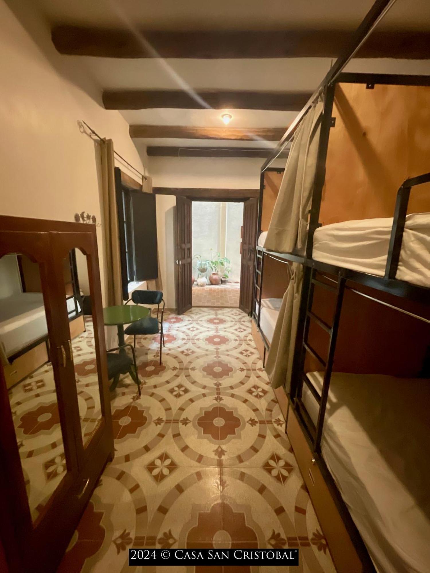 Хостел Casa San Cristobal Сан-Кристобаль-де-Ла-Касас Экстерьер фото